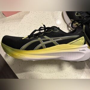 Men’s ASICS Gel-Kayano 30 Size 10